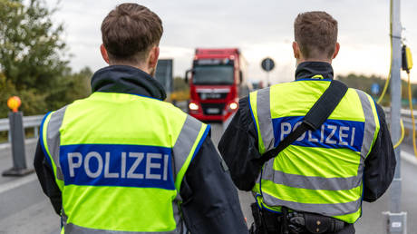 FILE PHOTO. Officers of the Federal Police observe vehicle traffic entering from Poland on the A15 highway, on the border between Poland and Germany.