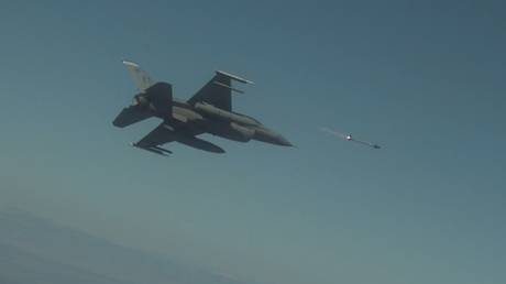 FILE PHOTO: An AIM-9X Sidewinder missile shoots off the rail off an F-16 Fighting Falcon, April 24, 2019