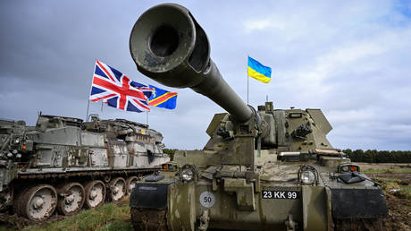 FILE PHOTO. Ukrainian artillery recruits training on AS90 155mm self-propelled howitzer in the UK.