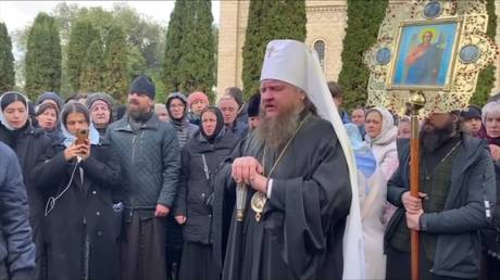 Metropolitan Theodosius addresses believers after the seizure of St. Michael’s Cathedral in Cherkasy