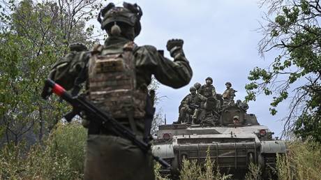 FILE PHOTO: Russian servicemen prepare a 2S4 Tyulpan self-propelled heavy mortar for firing towards Ukrainian positions.