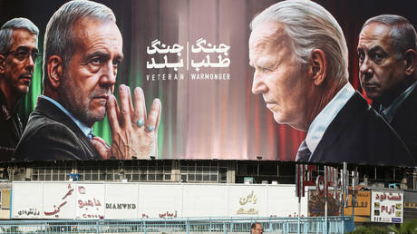 Banner depicting Iranian President Pezeshkian and Chief of Staff Baqeri opposite US President Biden and Israeli PM Netanyahu, Tehran, October 28, 2024.