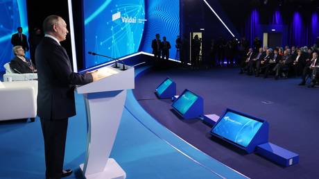 Russian President Vladimir Putin delivers a speech at the Valdai forum, November 7, 2024