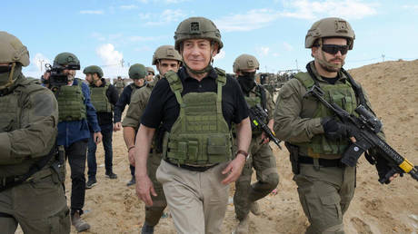 Israeli Prime Minister Benjamin Netanyahu (C) visits the Netzarim Corridor in the Gaza Strip on November 19, 2024.