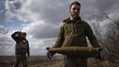 FILE PHOTO: Ukrainian soldiers on the front line.