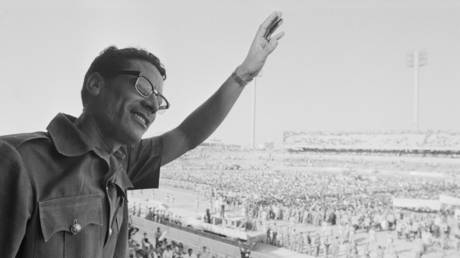 FILE PHOTO: Muammar al-Quaddafi waves to demonstrators gathered to show support for his return after he resigns as leader of the Revolutionary Command Council.