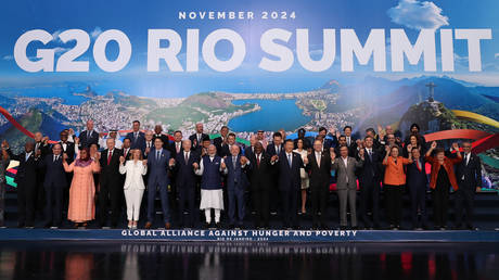 Leaders of the G20 take part in a group photo after a working session as part of the G20 Summit Rio de Janeiro 2024 at Museu de Arte Moderna on November 19, 2024 in Rio de Janeiro, Brazil.