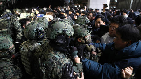 South Korean soldiers try get into the national assembly on December 04, 2024 in Seoul, South Korea.