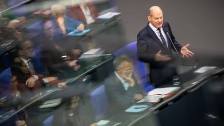 Chancellor Olaf Scholz participates in the Federal Government's questioning in the Bundestag.