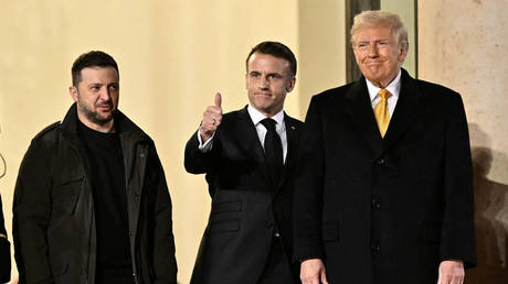 File photo: French President Emmanuel Macron, US President-elect Donald Trump and Ukraine's Vladimir Zelensky in Paris, December 7, 2024.