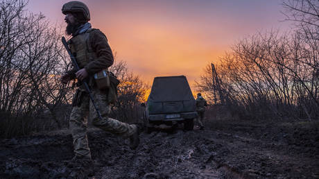 FILE PHOTO: Ukrainian soldiers.