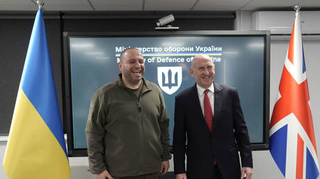 UK Defence Secretary John Healey is greeted by Ukrainian Defence Secretary Rustem Umerov on December 18, 2024 in Kiev, Ukraine. / Stefan Rousseau