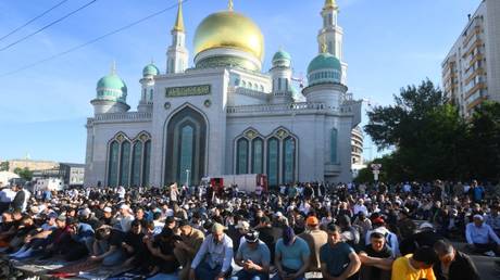 Worshippers pray outside a mosque in Moscow, June 16, 2024. Ilya Pitalev / Sputnik