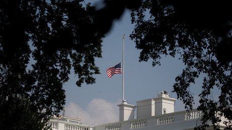 The White House flag is seen after being returned to half-staff in honor of Senator John McCain (R-AZ) at the White House in Washington, U.S., August 27, 2018. © Leah Millis