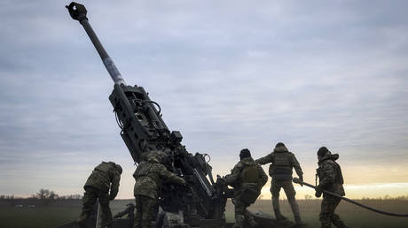 FILE PHOTO. Ukrainian soldiers prepare a U.S.-supplied M777 howitzer to fire at Russian positions in Kherson region, Ukraine.