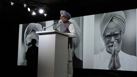 Prime Minister Manmohan Singh speaks at NDTV Indian of the Year Award function on April 15, 2013 in New Delhi, India.