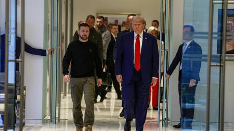 Ukrainian leader Vladimir Zelensky and US presidential candidate Donald Trump meeting on September 27, 2024 in New York.